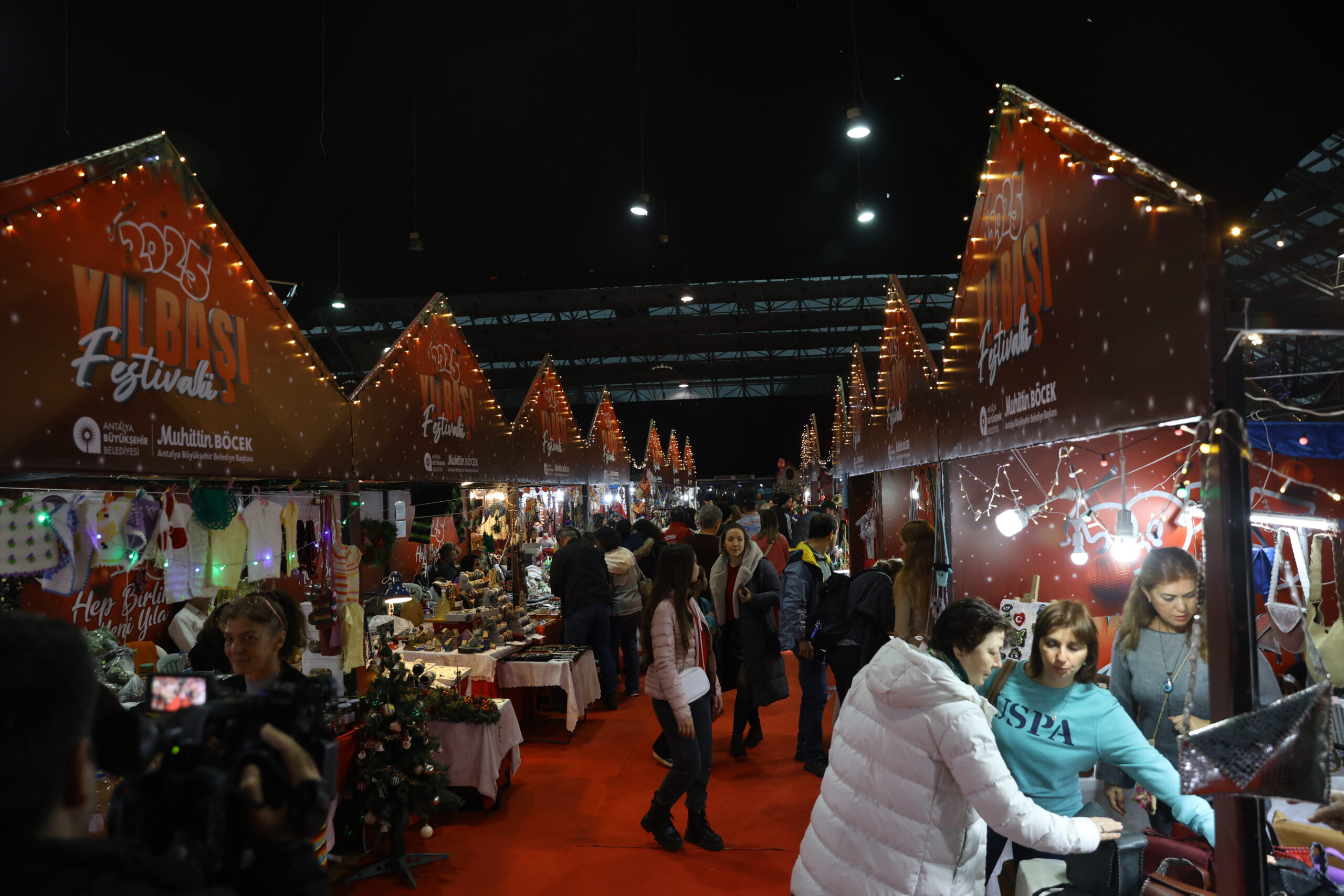 Antalya'da Yılbaşı Festivali Renkli Etkinliklerle Sona Erdi