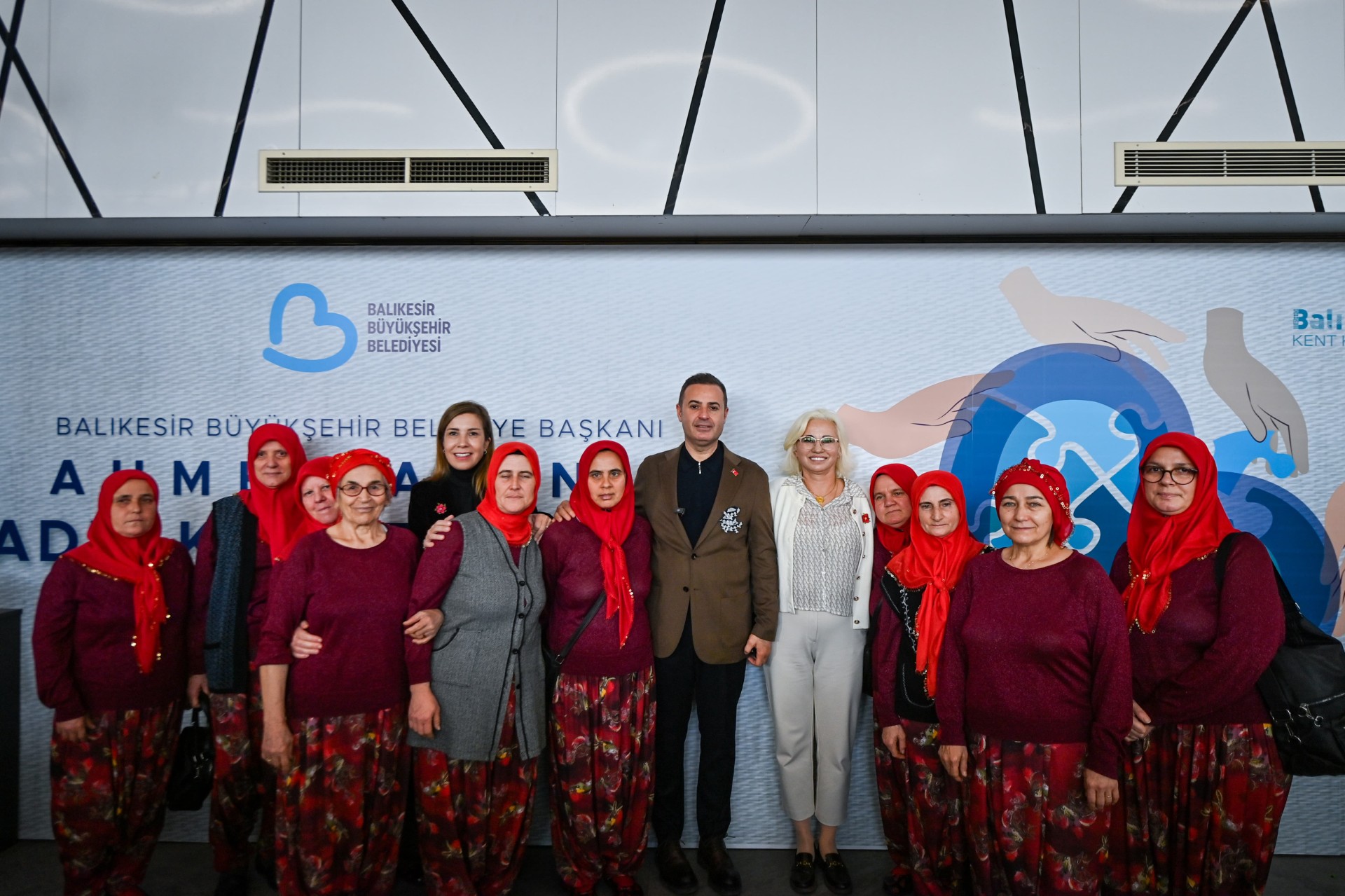 Kadın Kooperatifleri buluştu  Balıkesir’deki kadın kooperatifleri için KEDV ile iş birliği  Başkan Akın: “Kadınları güçlendireceğiz”