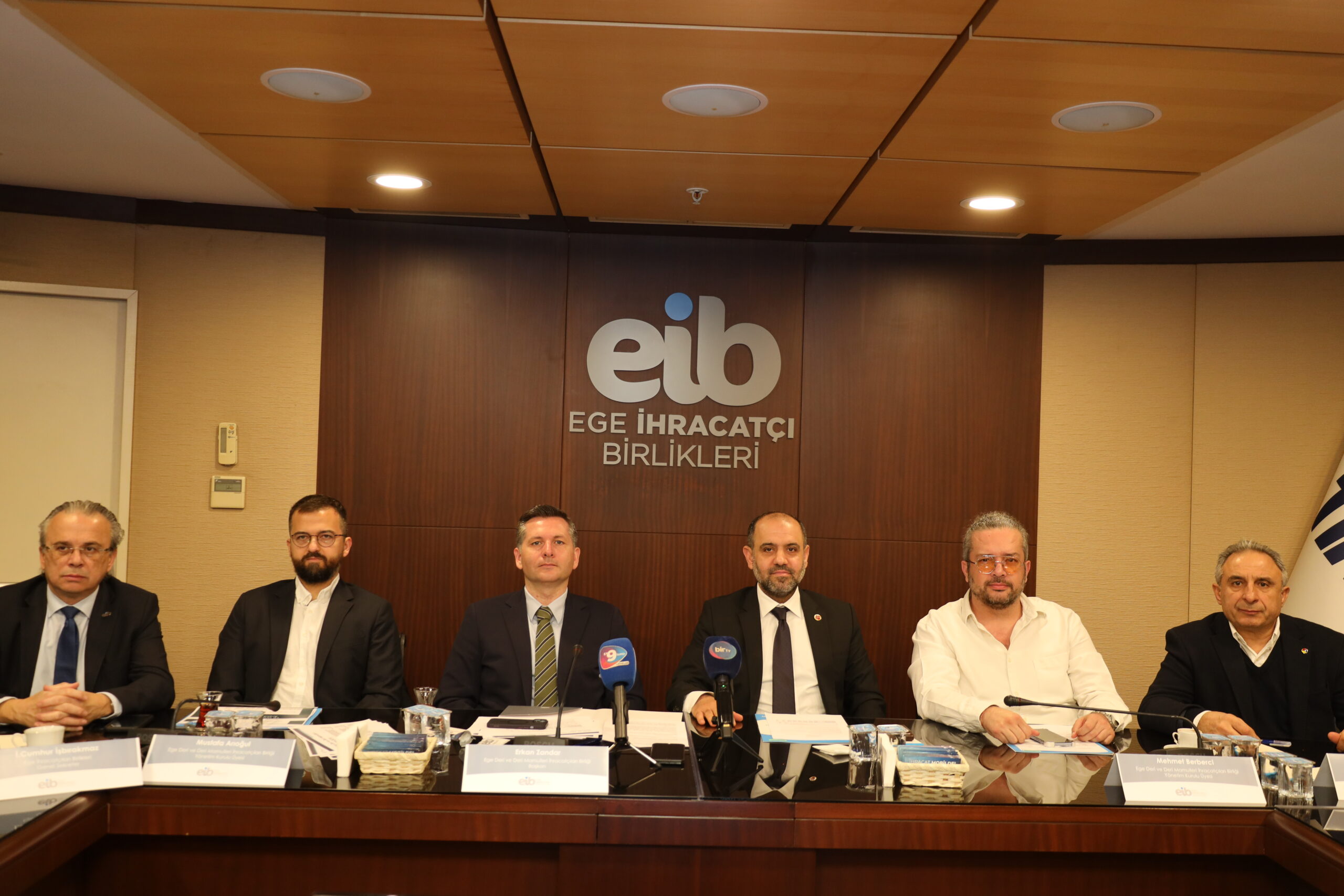 Türkiye deri sektöründe dış ticaret fazlası veren ülke konumundan, dış ticaret açığı veren ülke pozisyonuna düştü