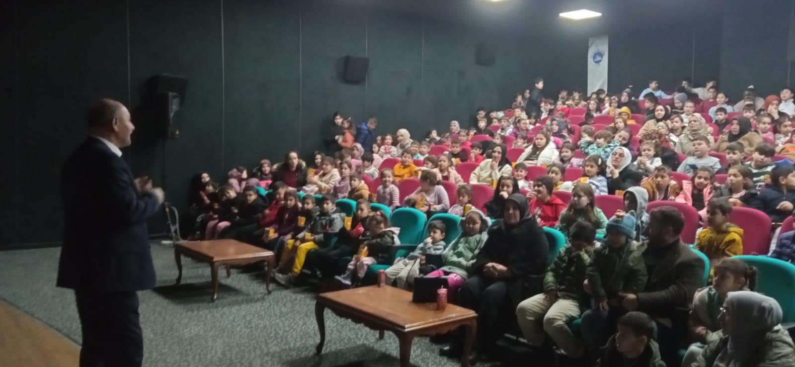 Kalecik Belediyesi’nden Çocuklara Sinema Keyfi!