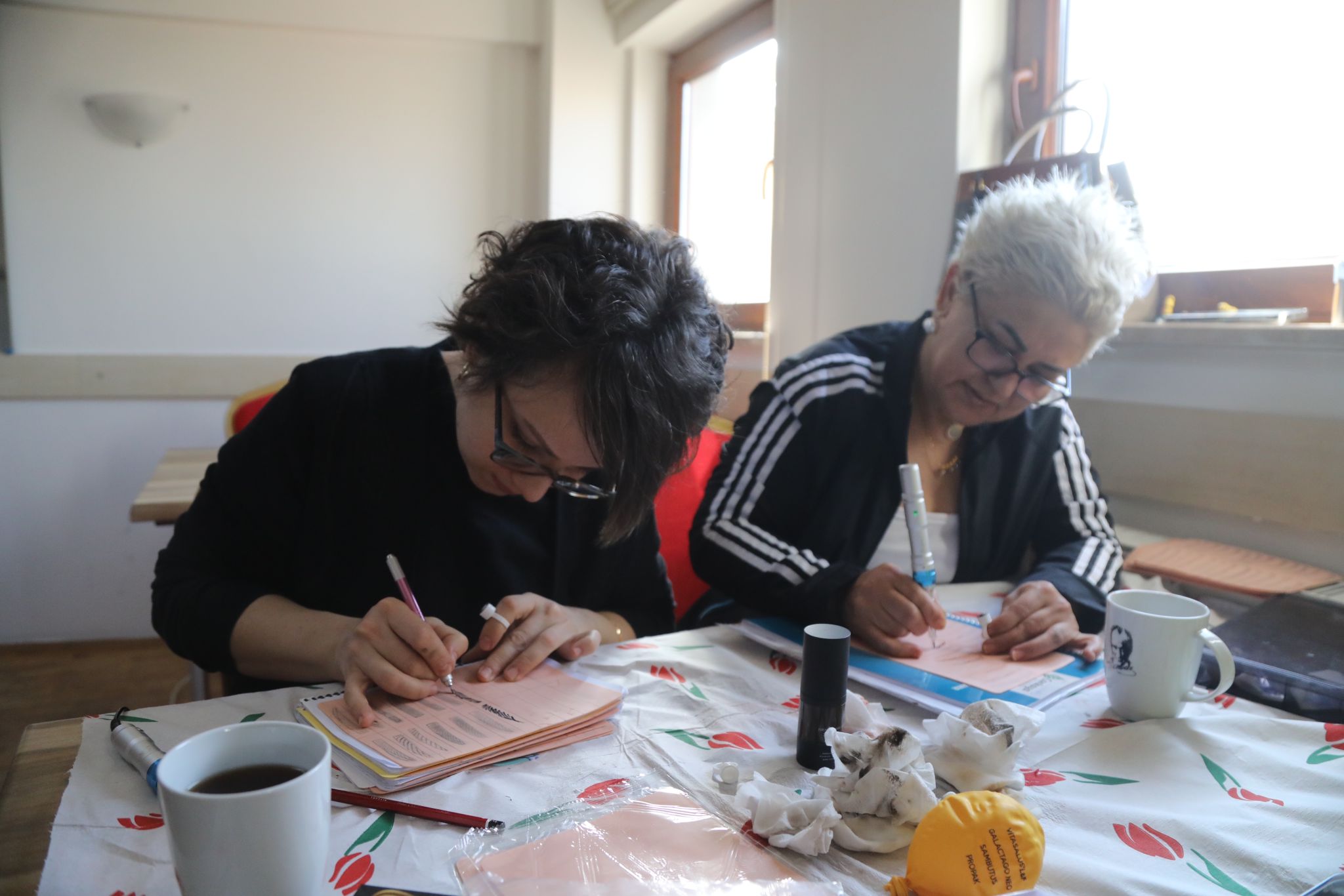 Çankaya Belediyesi'nden Ücretsiz Meslek Edindirme Kursları: Cebeci Çankaya Evi'nde Kalıcı Makyaj Eğitimi