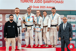 İzmir Büyükşehir sporcuları dokuz madalya ile gurur yaşattı