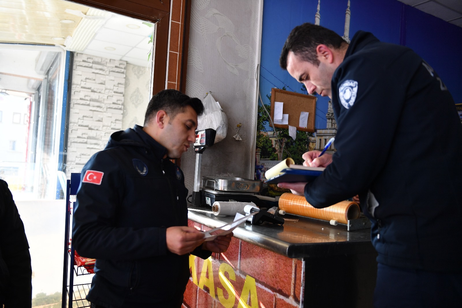 ALTINDAGDA BALIK TEZGAHLARI MERCEK ALTINDA 5