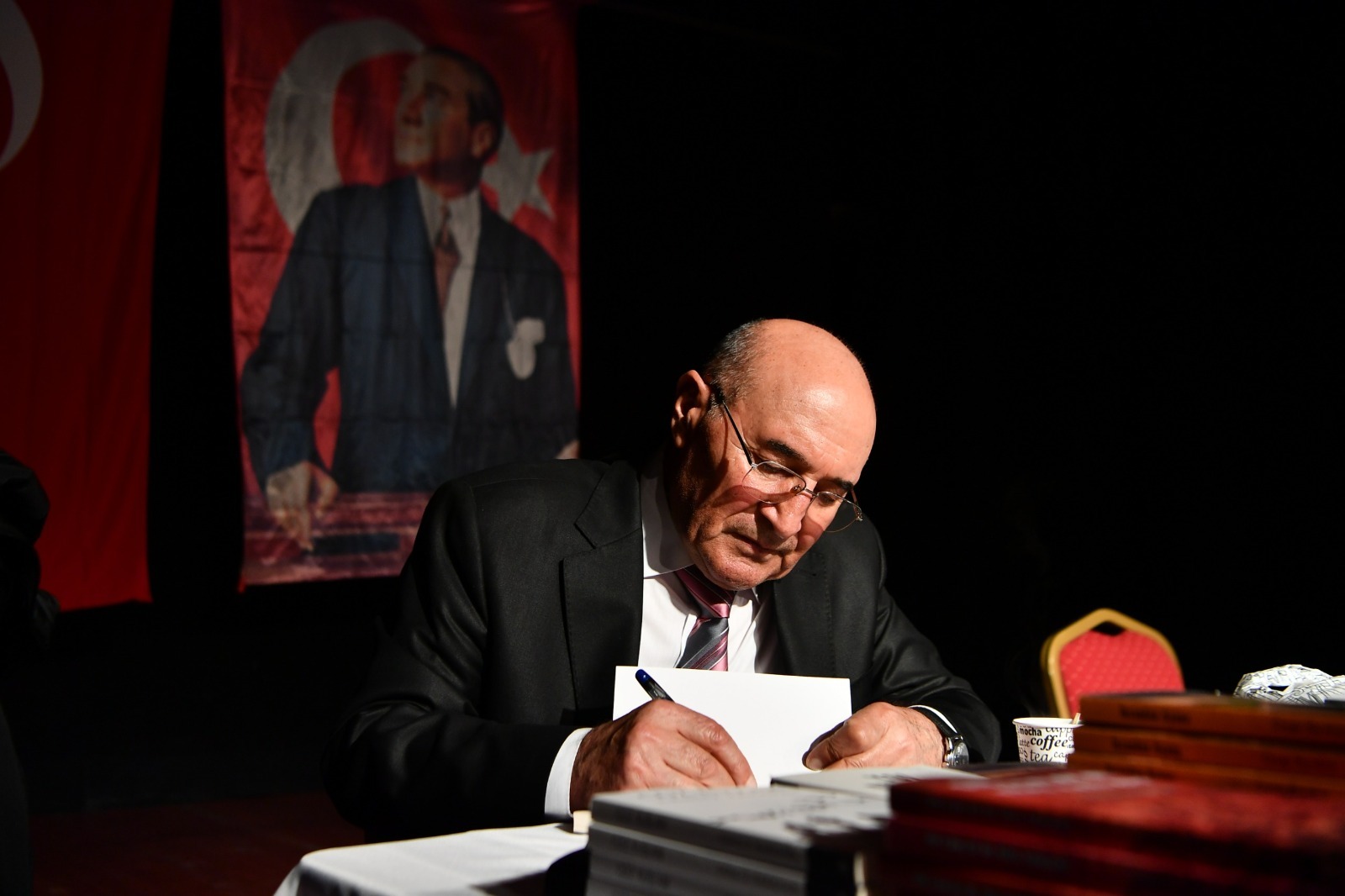 Mamak'ta Okur-Yazar Buluşması ve İmza Günü Etkinliği