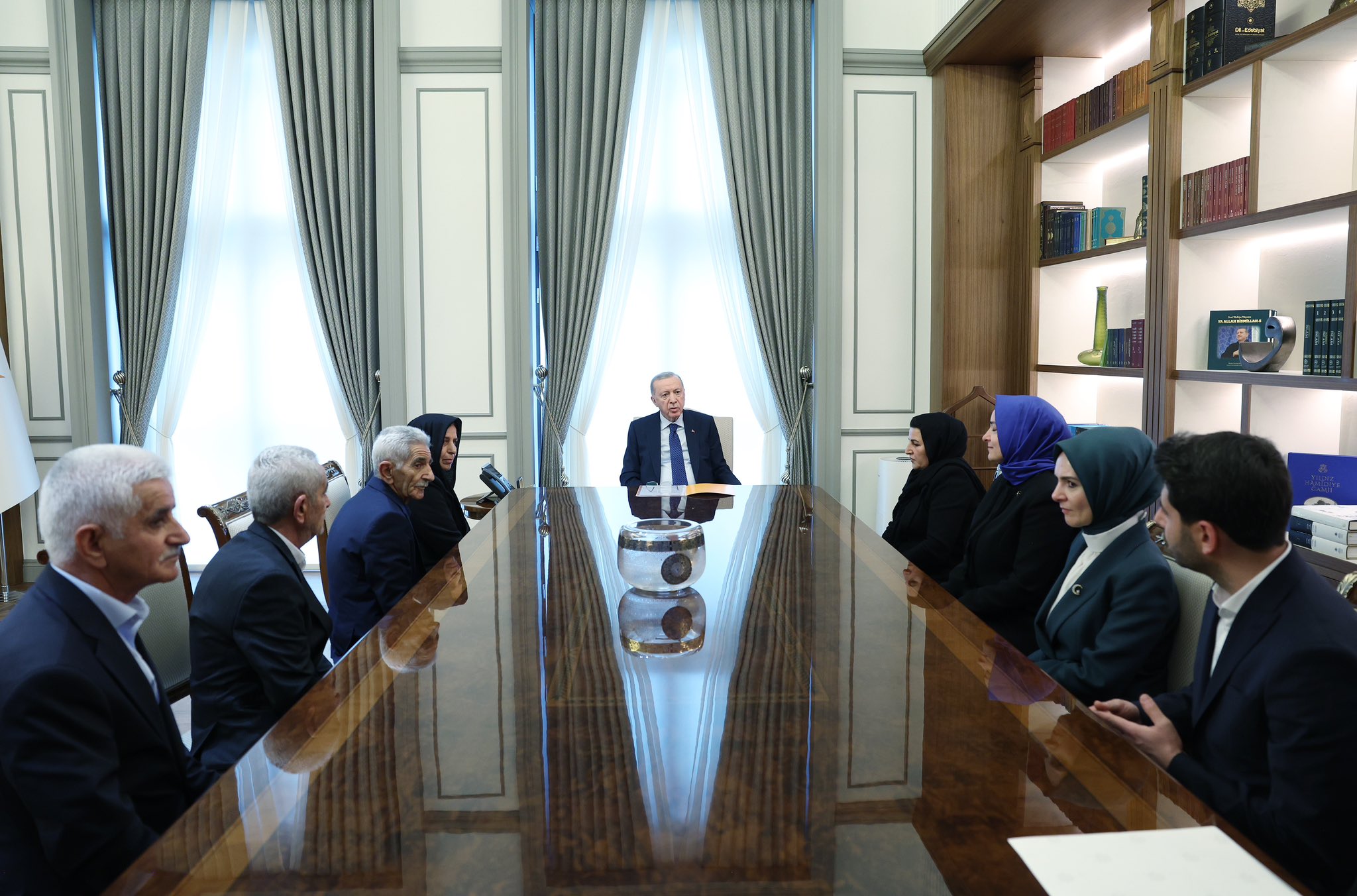 Cumhurbaşkanı Erdoğan, İkiyaka Katliamı Mağduru Ailelerle Görüştü