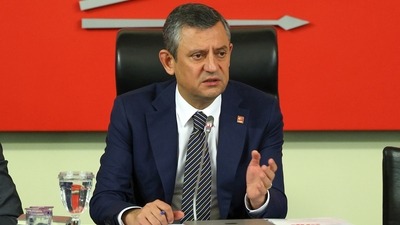 CHP Lideri Özgür Özel: "Biz Milletimizle Dimdik Duracağız, Bu Kirli Düzene Teslim Olmayacağız"