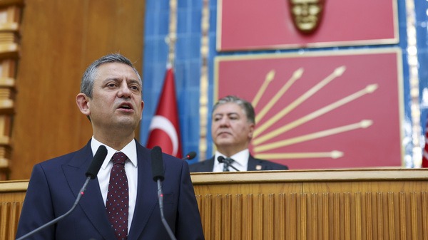 “ZENGİNİN TARAFINDA, GARİBANA SIRTINI