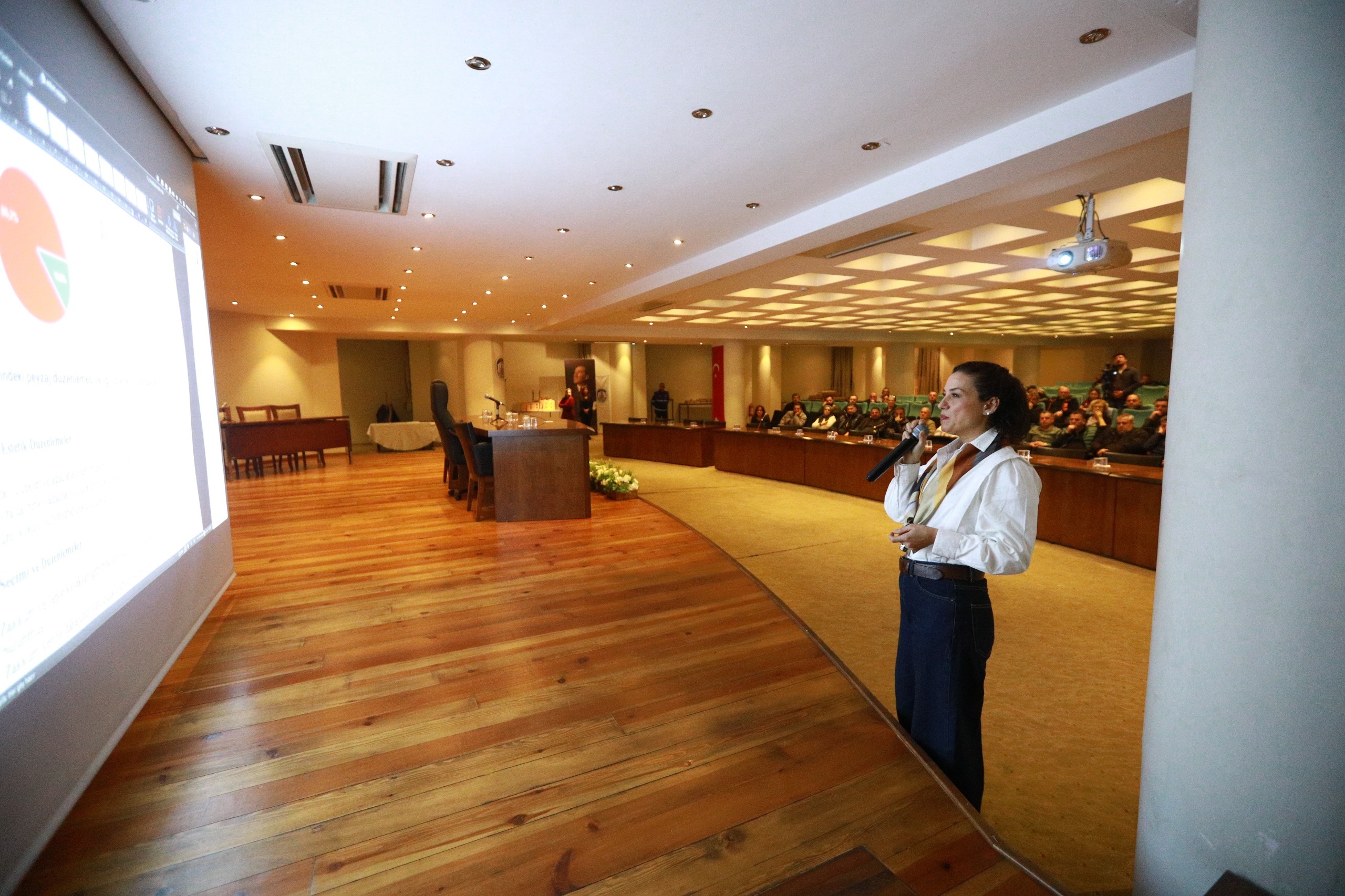 Efes Selçuk’ta çarşı düzenlemeleri için esnafın görüşleri alındı