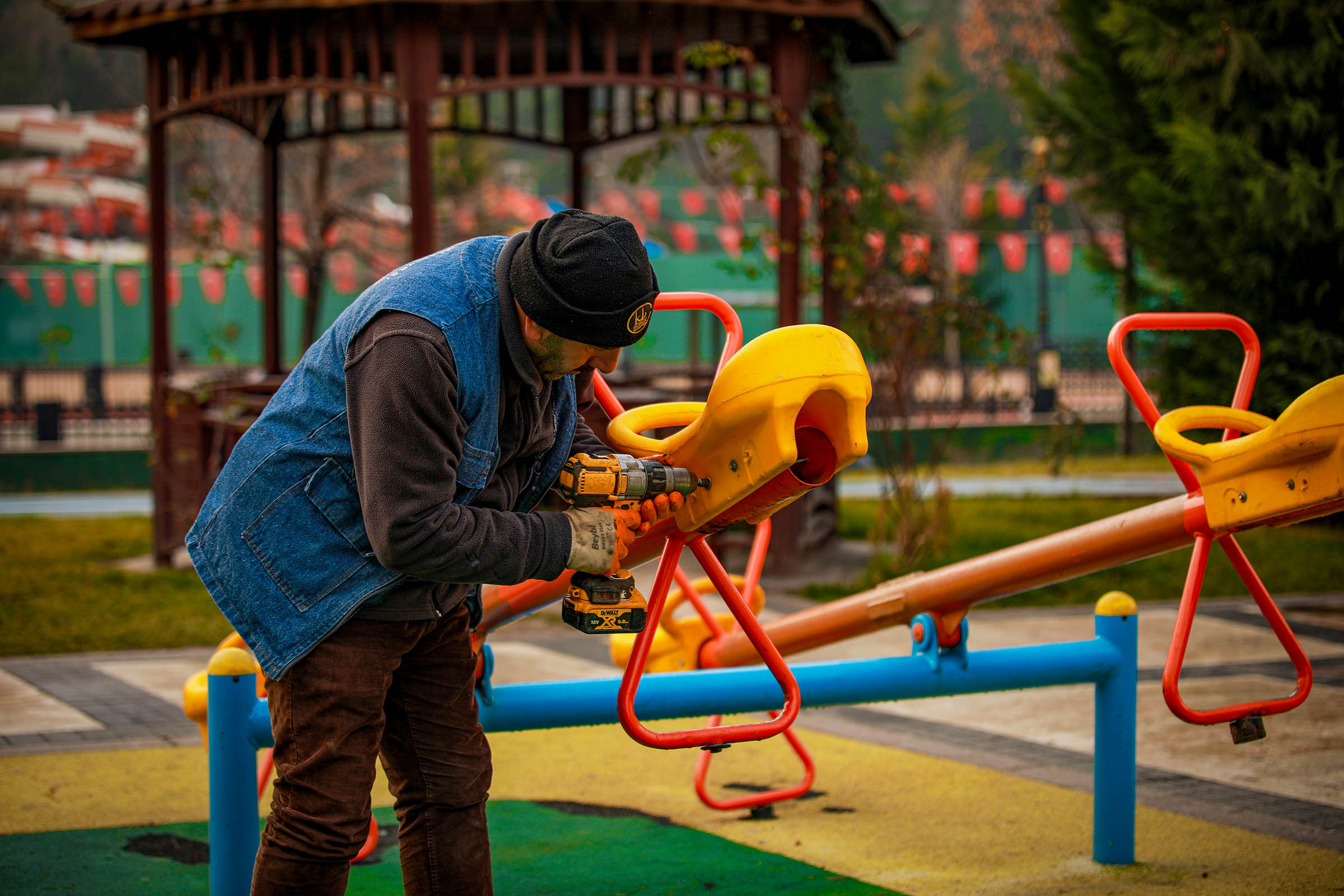 Keçiören’de Kış Bakımı: Parklar Baştan Aşağı Yenileniyor