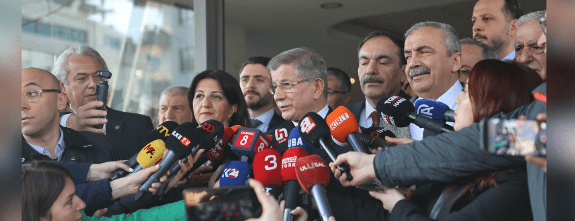 DEM Parti'nin İmralı Teması Siyaset Gündeminde: Davutoğlu Heyeti Kapıda Karşıladı