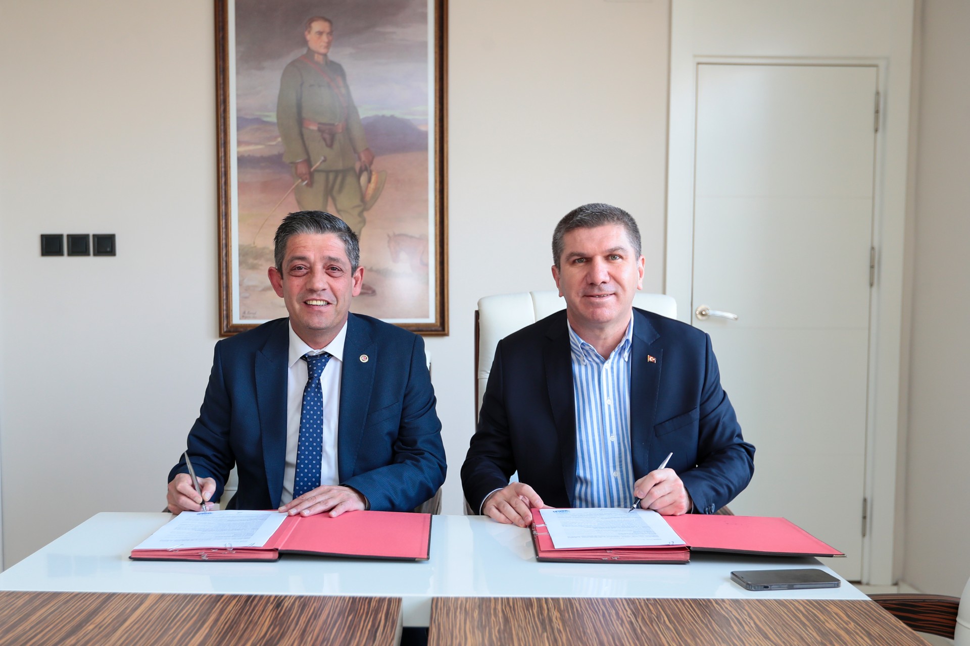 Burdur Belediyesi ile Belediye İş Sendikası arasında Kadrolu İşçiler için toplu iş sözleşmesi imzalandı.