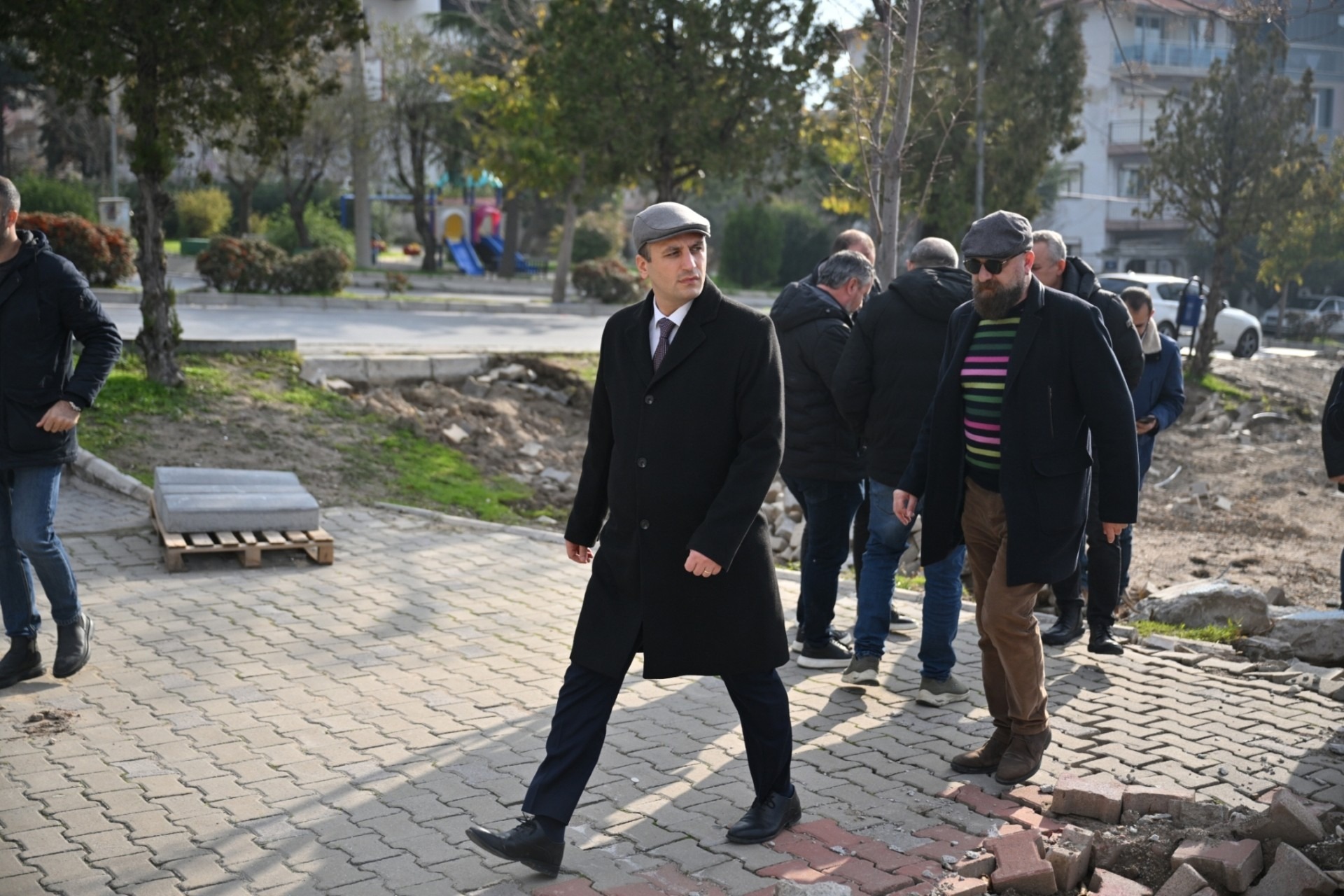 Bornova Belediye Başkanı  Ömer Eşki 10 ayda iki dünya yol gitti.