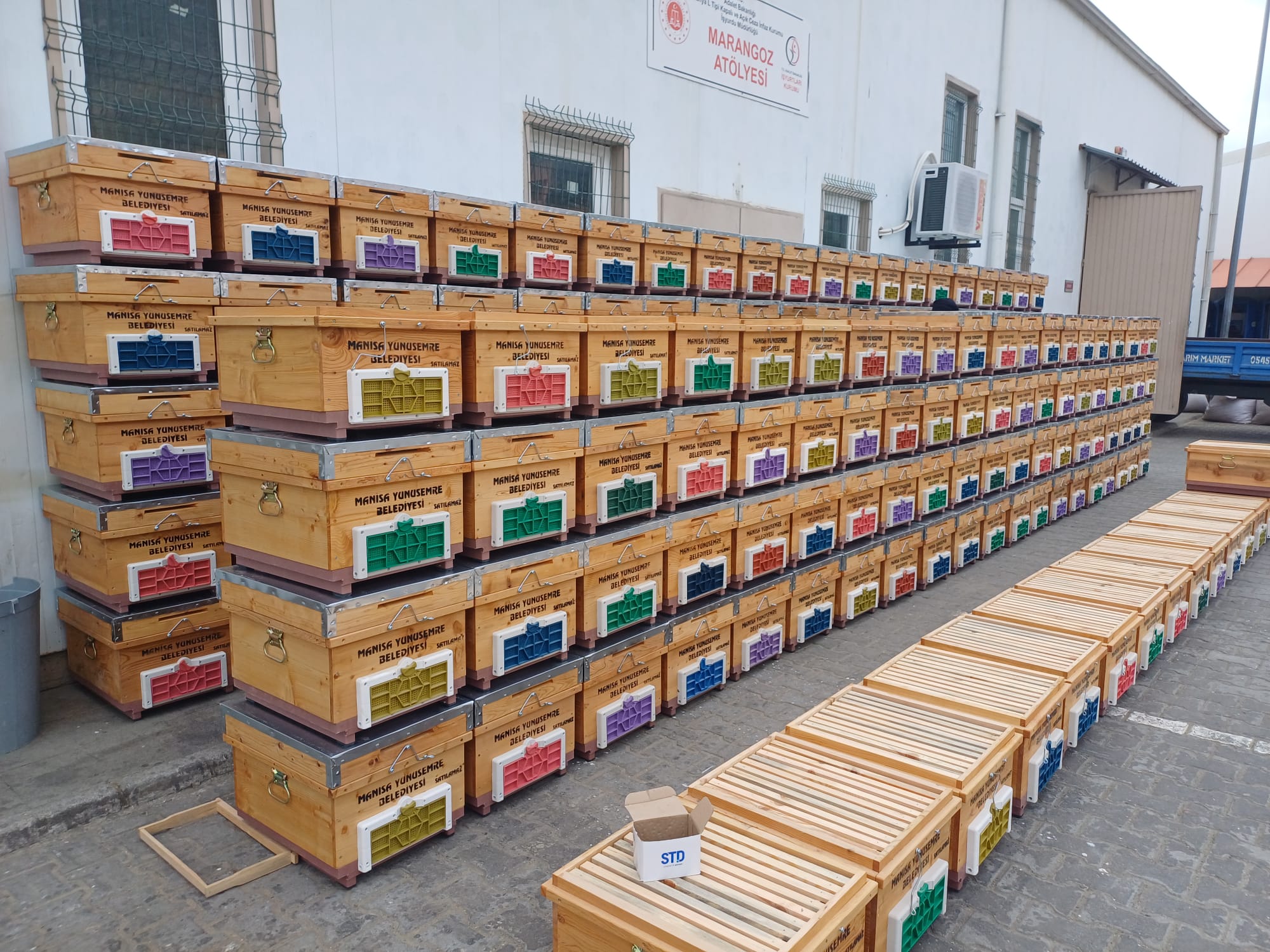 HÜKÜMLÜLERİN ÜRETTİĞİ KOVANLAR ÜRETİCİYE DAĞITILACAK