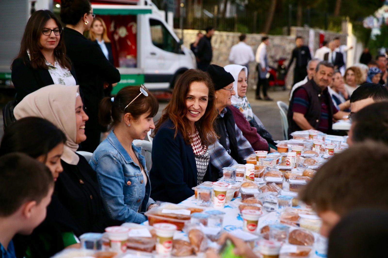 Ramazan ayında bereket sofraları kurulacak  Karşıyaka Belediyesi’nden iftar dayanışması