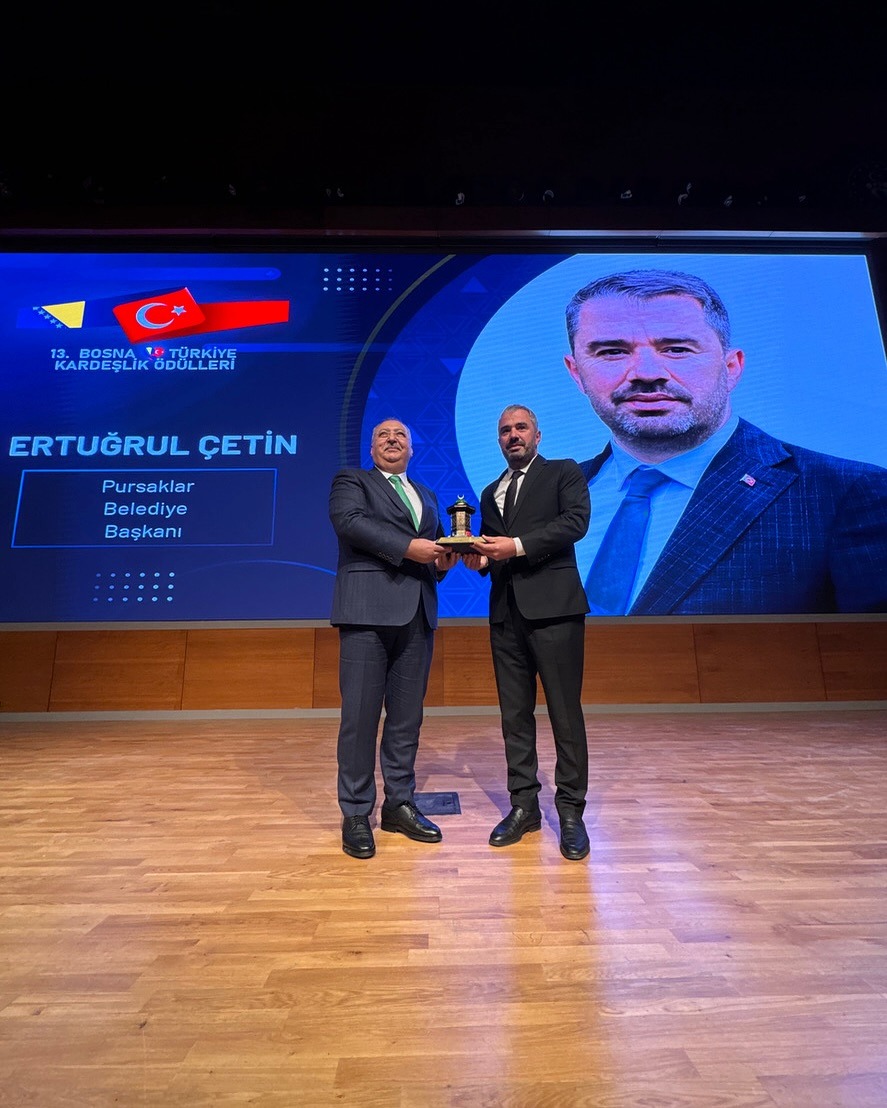 Ertuğrul Başkan’a Kardeşlik Ödülü