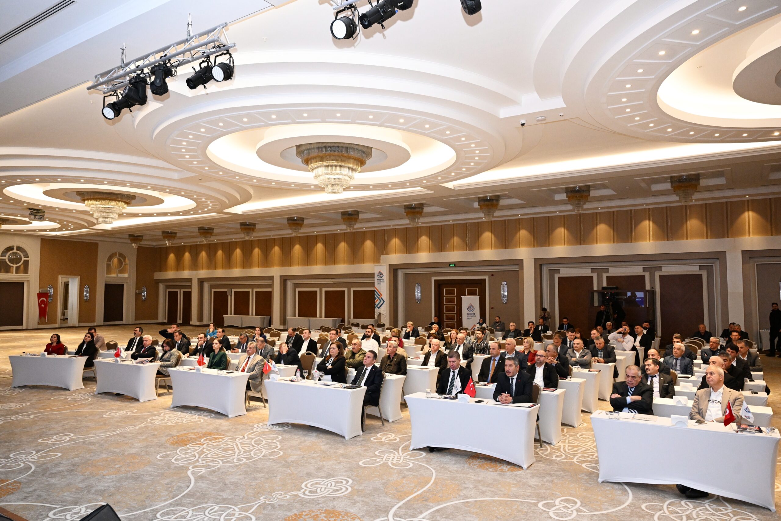 Akdeniz Belediyeler Birliği’nde gündem; “Deprem ve Yangın Güvenliği”