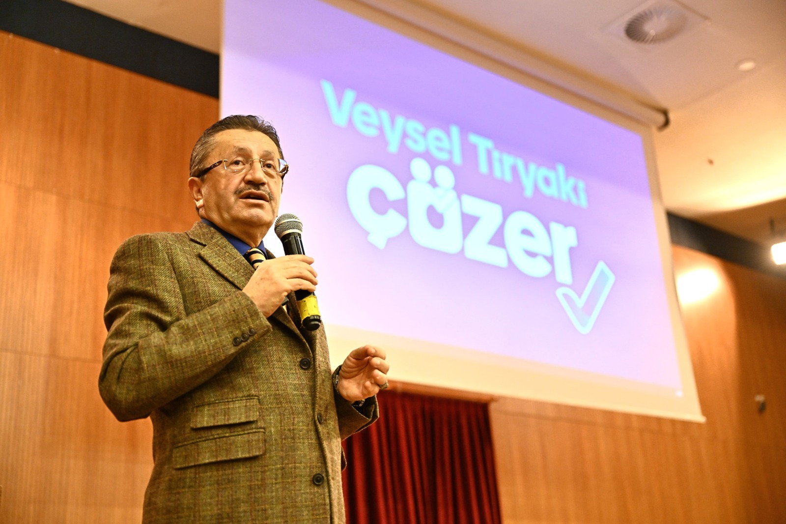 "Biz Bir Aileyiz, Altındağ Bizim Evimiz"