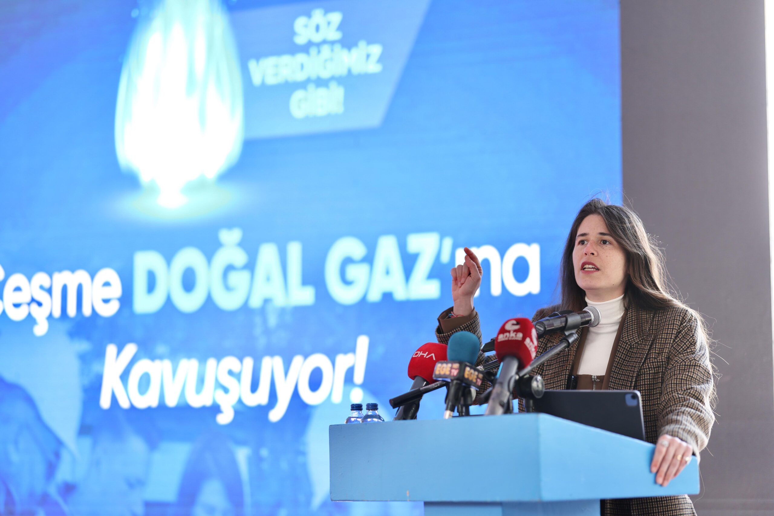 Çeşme’de ilk doğal gaz verildi!     Başkan Denizli, “Doğal gazın Çeşme’mize hayırlı uğurlu olmasını diliyorum”