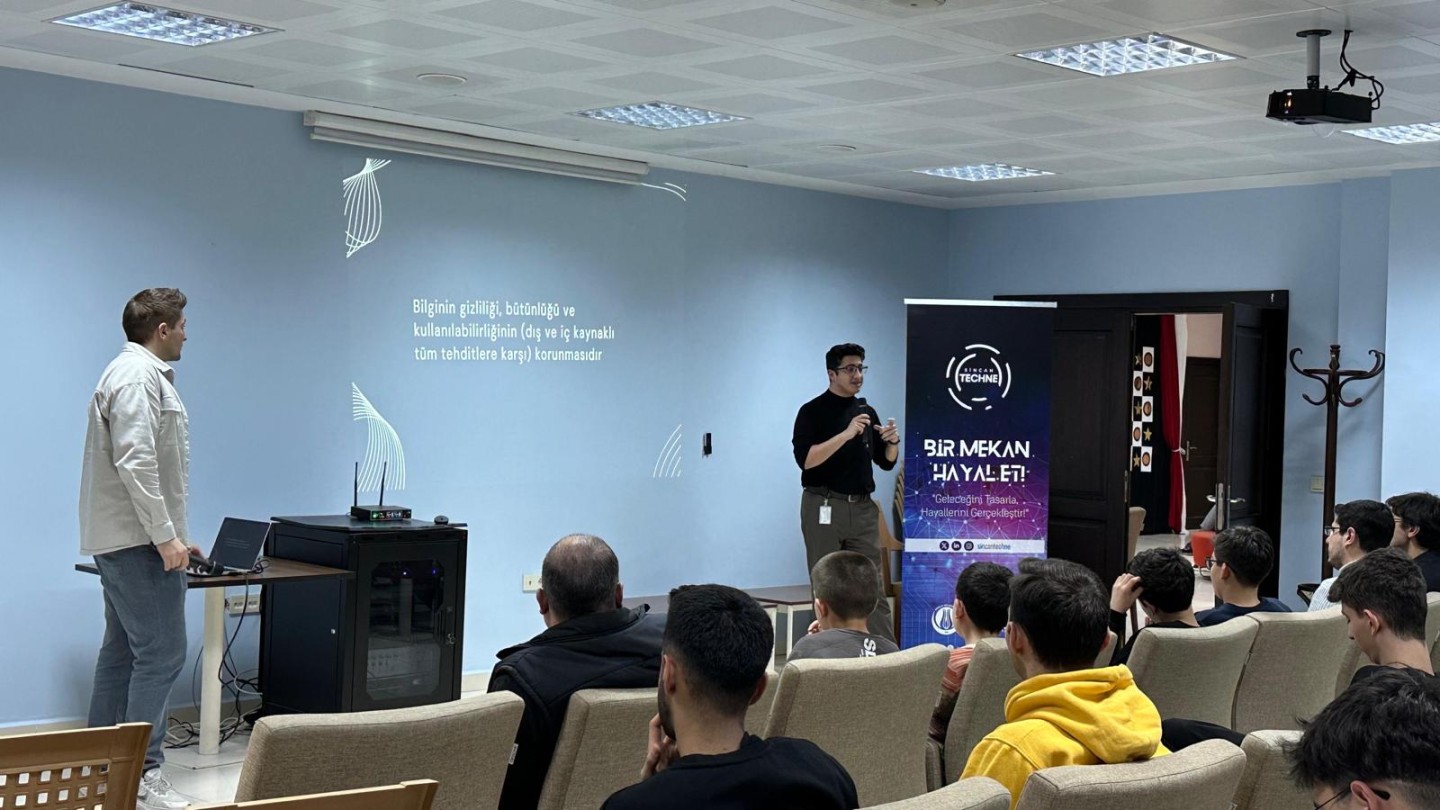 Sincan’da Teknoloji Meraklıları “Gece Kodu” Etkinliğinde Buluştu