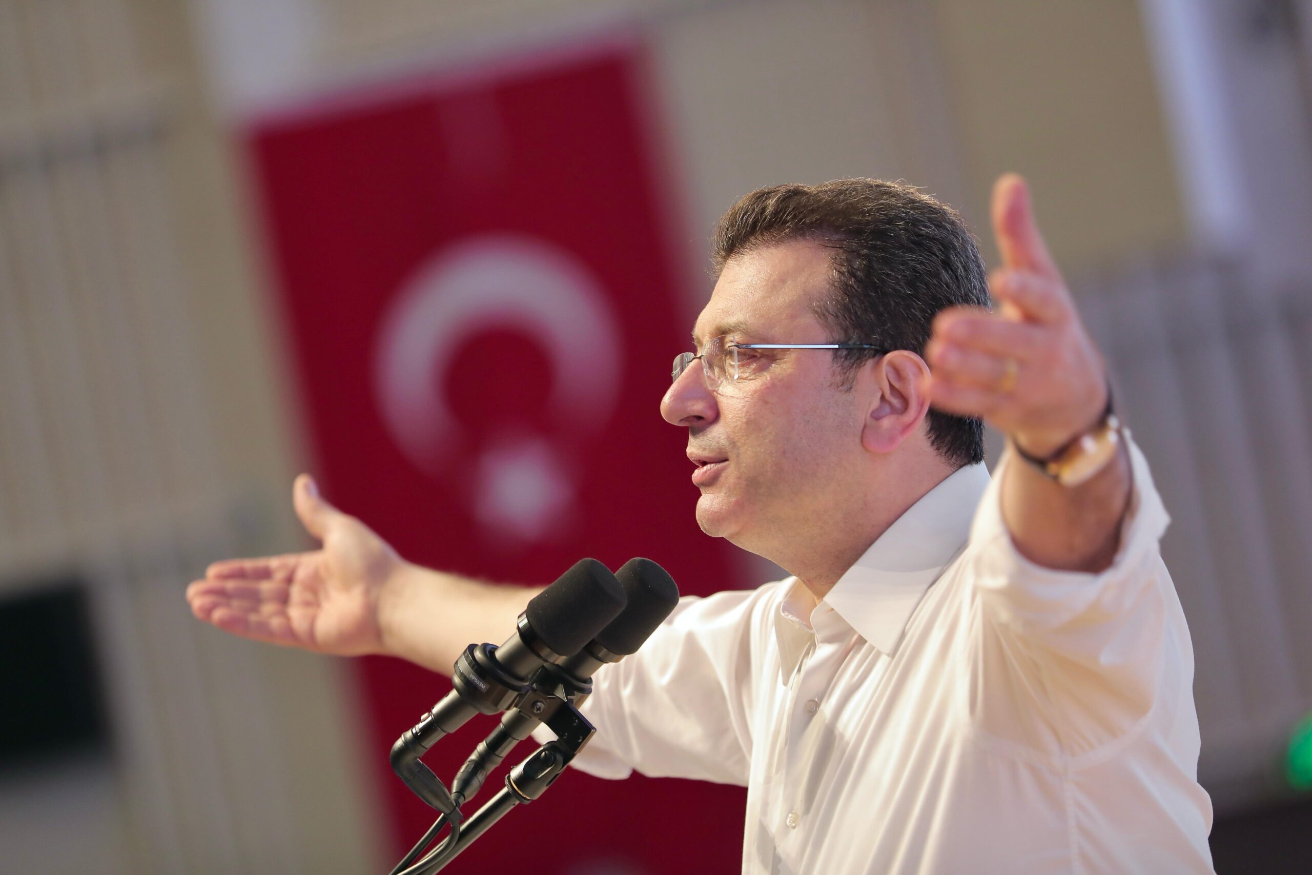 Kayseri’de coşkulu bir kalabalığa konuşan İmamoğlu, “Memleketin bereketini kaçıranları, önümüzdeki seçimde evine göndereceğiz