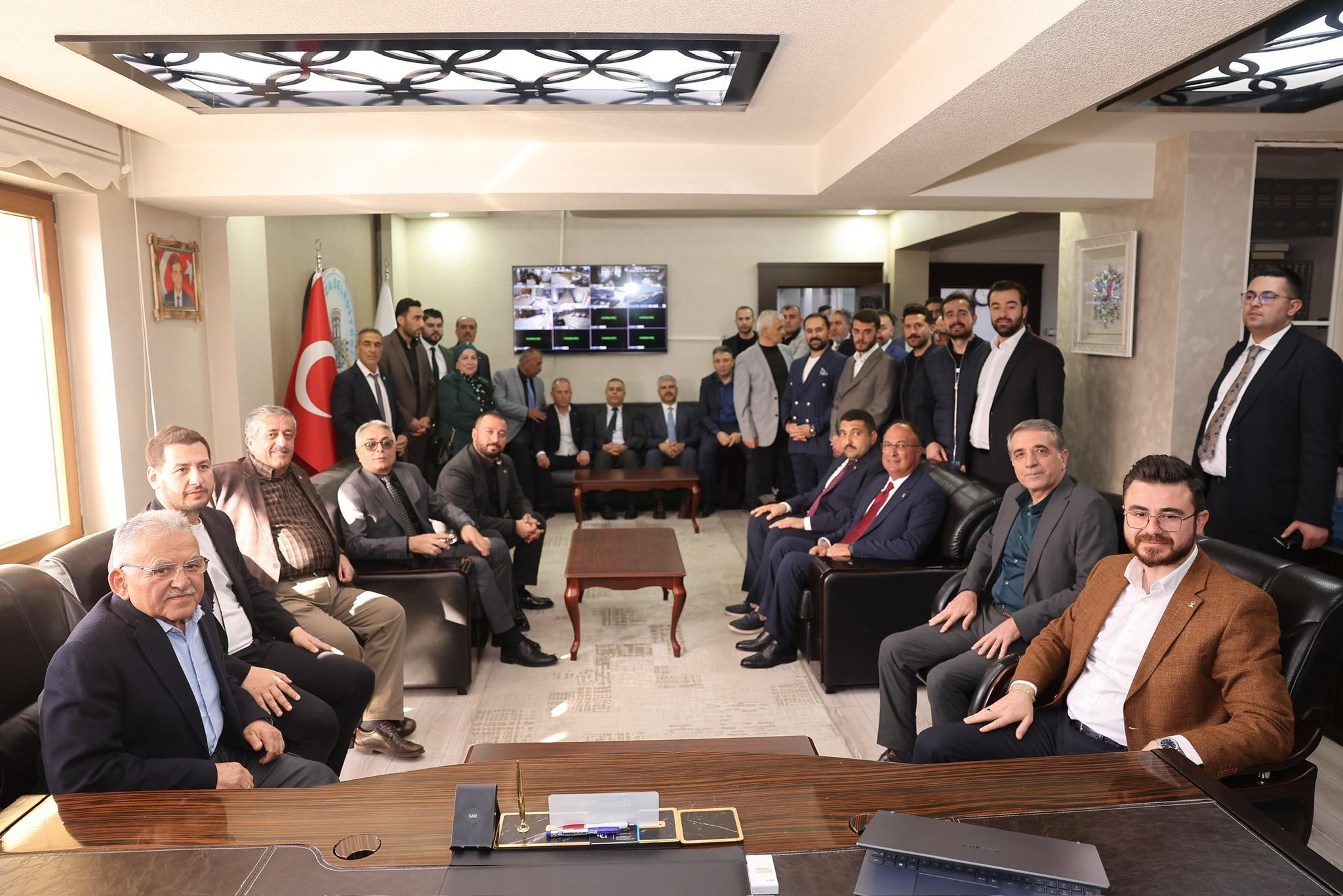 BÜYÜKKILIÇ VE OKANDAN’DAN TOMARZA ZİYARETİ: "KAPI KAPI GEZİYOR, İLMEK İLMEK DOKUYORUZ"